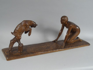 Vente aux enchères SILVESTRE, "Jeune fille au chevreau". Sculpture en terre cuite patinée