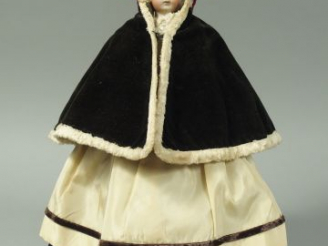 Vente aux enchères Poupée parisienne, corps en peau, jambes raides, bras en biscuit avec 