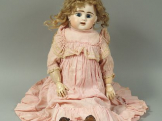 Vente aux enchères Bébé E9D déposé, marque de Namur, environ 52 cm, tête en biscuit press