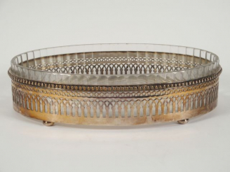 Vente aux enchères Jardinière en métal argenté et cristal de style Empire, à décor d'arca