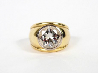 Vente aux enchères Diamant taille moderne de 5,12cts J-VS1, faible fluorescence, monté en