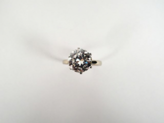 Vente aux enchères Diamant taille moderne de 3,73cts G-SI2, faible fluorescence, monté en