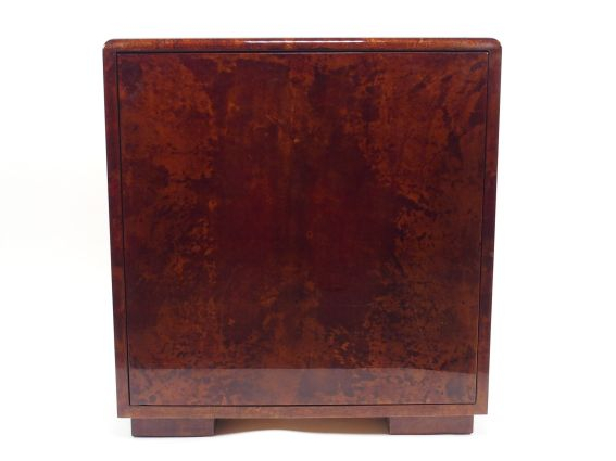 Bar moderne en loupe.