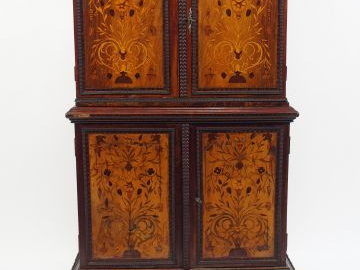 Cabinet de style hollandais XVIIème en marqueterie, à décor de fleurs 