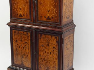 Cabinet de style hollandais XVIIème en marqueterie, à décor de fleurs 