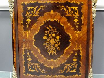 Vitrine Napoléon III en marqueterie à décor de fleurs et de rinceaux f