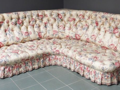 Mobilier de salon comprenant un canapé d'angle et une paire de fauteui