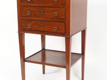 Chevet de style Directoire en acajou et placage d'acajou, ouvrant à tr