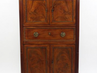 Vente aux enchères Secrétaire Louis XVI en acajou et placage d'acajou, ouvrant à un tiroi