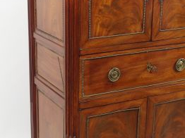 Secrétaire Louis XVI en acajou et placage d'acajou, ouvrant à un tiroi