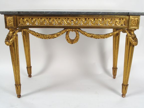 Console Louis XVI en bois sculpté doré, ceinture ajourée, dessus marbr