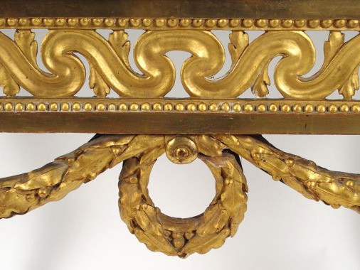 Console Louis XVI en bois sculpté doré, ceinture ajourée, dessus marbr