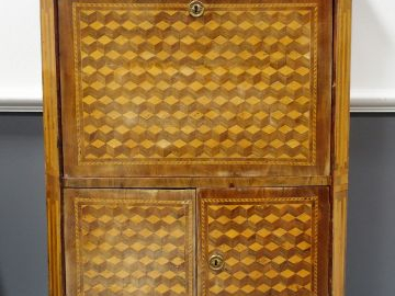 Secrétaire Louis XVI en marqueterie, à décor de cubes, montants à pans