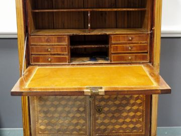 Secrétaire Louis XVI en marqueterie, à décor de cubes, montants à pans