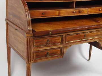 Bureau cylindre Louis XVI en acajou et placage d'acajou, dessus marbre