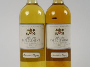 2 BOUTEILLES CHÂTEAU PAPE CLEMENT BLANC GRAVES - 2010 - CAPS TA