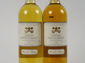 Vente aux enchères 2 BOUTEILLES CHÂTEAU PAPE CLEMENT BLANC GRAVES - 2010 - CAPS TA