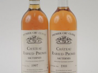 Vente aux enchères 2 BOUTEILLES CHÂTEAU RABAUD PROMIS 1er CC SAUTERNES - 1 de 1988  BG+/1