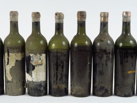 8 BOUTEILLES CHÂTEAU HAUT BRION 1er GCC GRAVES - ANNEES 10/20 - NIVEAU