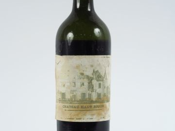 1 BOUTEILLE CHÂTEAU HAUT BRION 1er GCC GRAVES - ANNEES 10/20 - VIDANGE