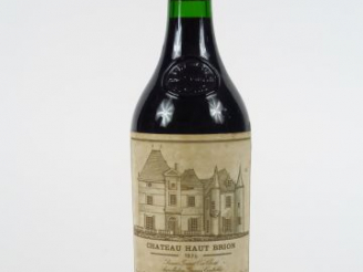 Vente aux enchères 1 BOUTEILLE CHÂTEAU HAUT BRION 1er GCC GRAVES - 1975 - 1,5 CM