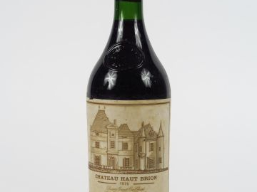1 BOUTEILLE CHÂTEAU HAUT BRION 1er GCC GRAVES - 1975 - 2 CM