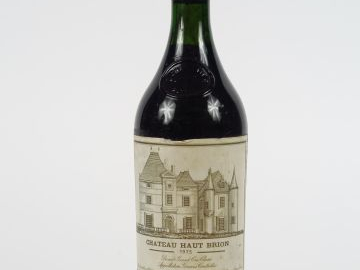 1 BOUTEILLE CHÂTEAU HAUT BRION 1er GCC GRAVES - 1975 - 3 CM