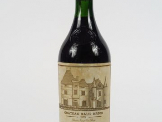 Vente aux enchères 1 BOUTEILLE CHÂTEAU HAUT BRION 1er GCC GRAVES - 1975 - 3 CM