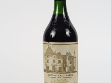 1 BOUTEILLE CHÂTEAU HAUT BRION 1er GCC GRAVES - 1975 - 3,5 CM