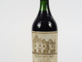 Vente aux enchères 1 BOUTEILLE CHÂTEAU HAUT BRION 1er GCC GRAVES - 1975 - 3,5 CM