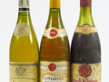 3 BOUTEILLES : 1 CHABLIS 'CELLIER DE LA SABLIERE' JADOT 2000 - 1 CONDR