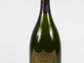 Vente aux enchères 1 BOUTEILLE CHAMPAGNE DOM PERIGNON - 1982 - COFFRET