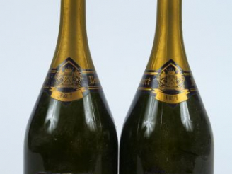 Vente aux enchères 2 BOUTEILLES CHAMPAGNE DOM RUINART BLANC DE BLANCS - 1985