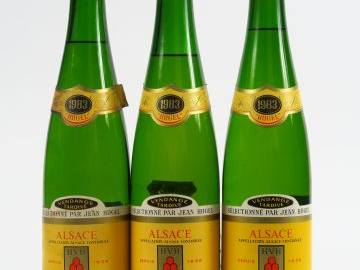 3 BOUTEILLES GEWURZTRAMINER VENDANGES TARDIVES HUGEL - 1983 - 1 à 3 CM