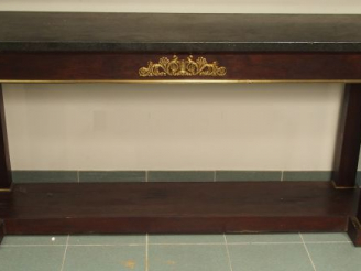 Vente aux enchères Console Empire en acajou et placage d'acajou, ornementation de bronze,