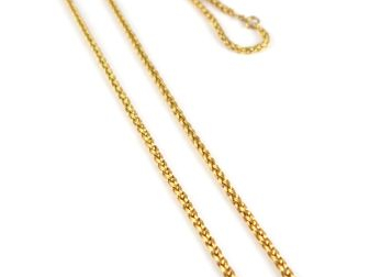 Longue chaine en or, maille tressée. Longueur : 70 cm. Poids : 23,6 g