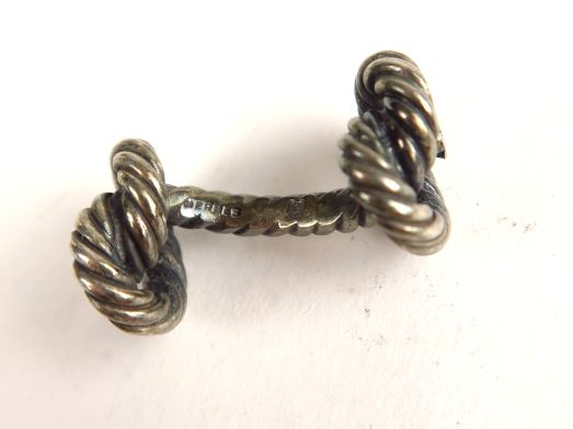 HERMES. Paire de boutons de manchettes en argent, en forme de cordes n
