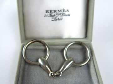 HERMES. Porte clé en argent en forme de mors.