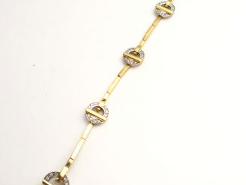 GUY LAROCHE. Bracelet en or deux tons, serti de roses. Poids tel : 14,