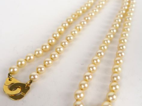 DINH VAN. Collier de perles menottes R12 or et perles d'Akoya ( 83 per