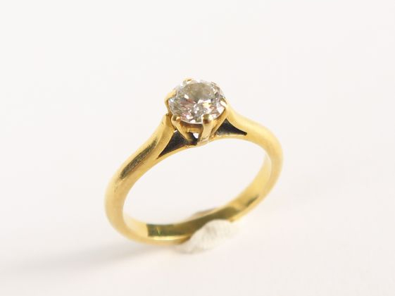 Solitaire, brillant de 0,20 carat environ, monture en or jaune. Poids 