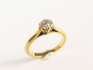 Vente aux enchères Solitaire, brillant de 0,20 carat environ, monture en or jaune. Poids 