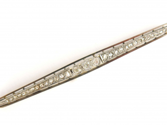 Vente aux enchères Broche barrette en or blanc, ornée de trois diamants taille ancienne e