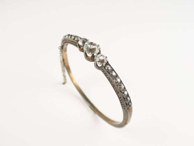 Bracelet en argent et verroterie. Poid tel : 12,38 g