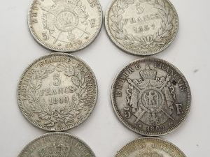 5 pièces de 5 francs, 1 pièce de 5 francs Belges, 1 pièce de 5 pesetas