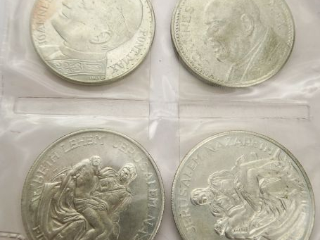4 médailles en argent. Poids  : 63 g