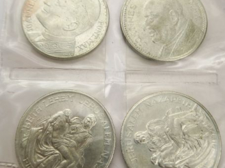 Vente aux enchères 4 médailles en argent. Poids  : 63 g