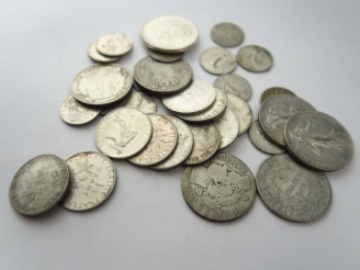 Vente aux enchères Lot de pièces d'argent comprenant : 1 pièce de 5 fcs, 6 pièces de 2 fr