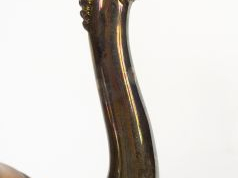 Verseuse Empire tripode en argent, poinçon au coq, attaches des pieds 