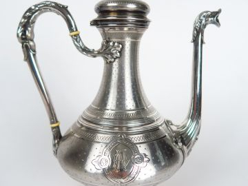 Verseuse en argent, poinçon Minerve, à décor guilloché, bec verseur et
